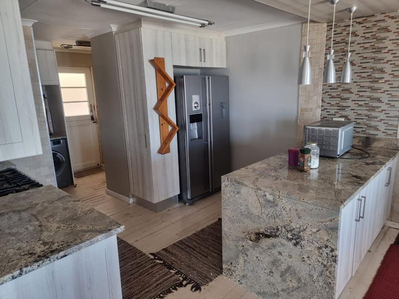 To Let 6 Bedroom Property for Rent in Outeniqua Strand Western Cape